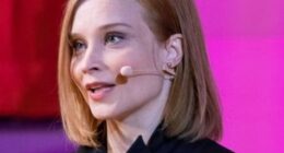 sinikukka saari puoliso